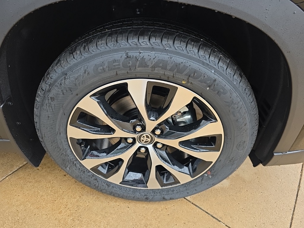 2026 Toyota Grand Highlander Hybrid photo 4