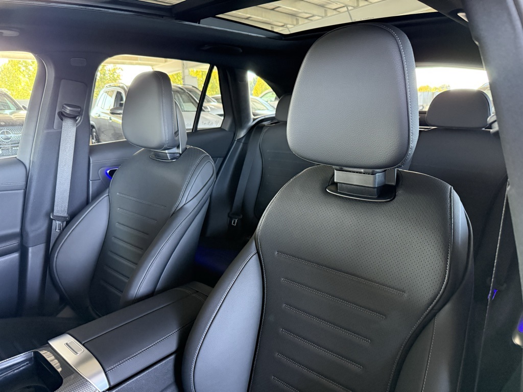 2026 Mercedes Benz GLC 300 photo 4