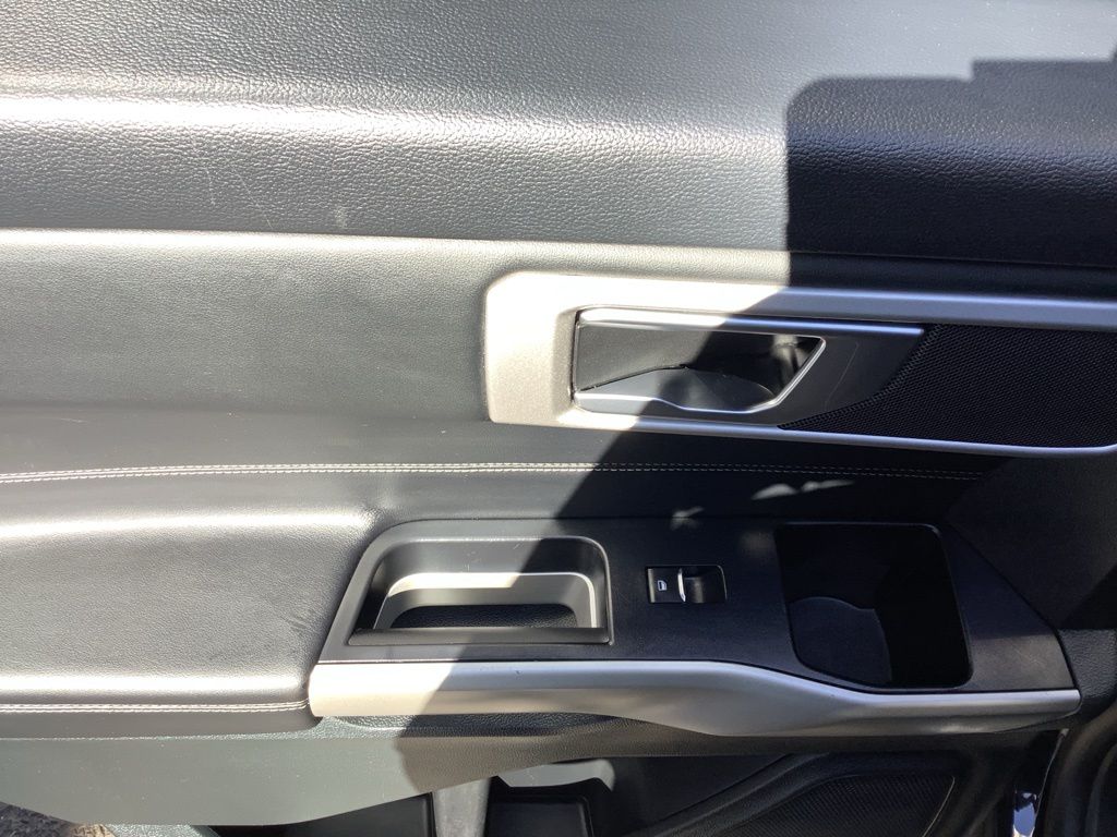 2024 Ford Explorer XLT photo 26
