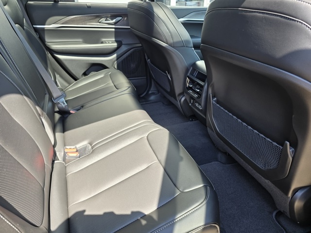 2025 Jeep Grand Cherokee Limited photo 7