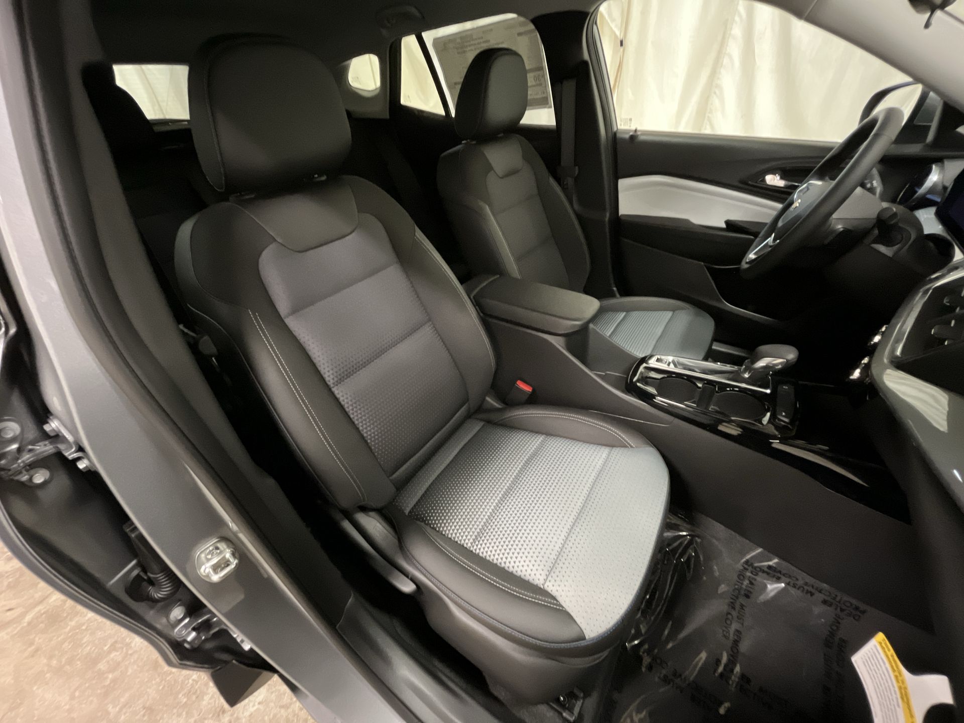 2025 Chevrolet Trax LT photo 17