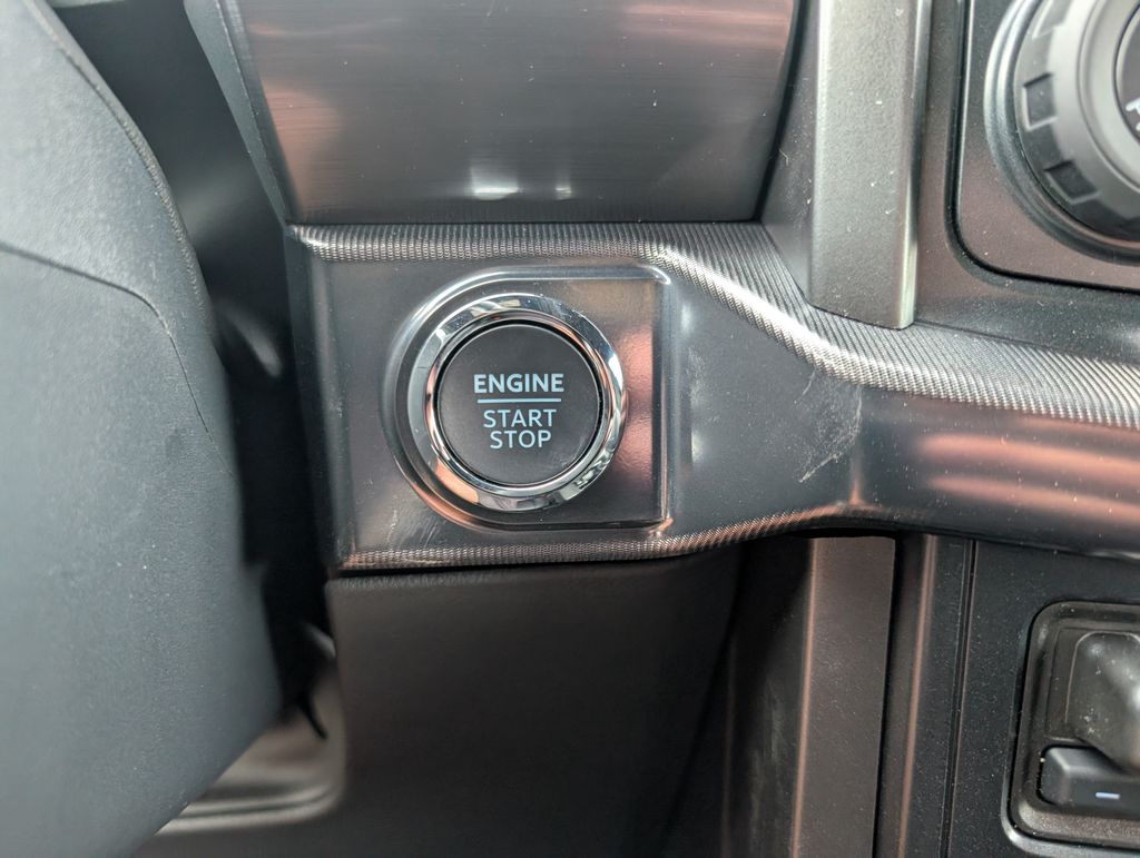 2025 Ford F-150 Lariat photo 10