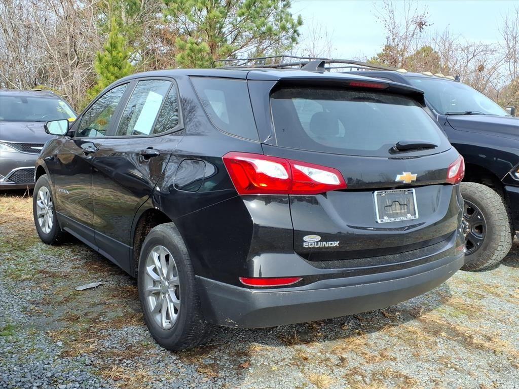 2021 Chevrolet Equinox LS photo 3