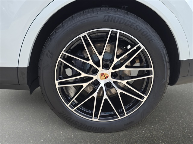 2025 Porsche Cayenne Base photo 32