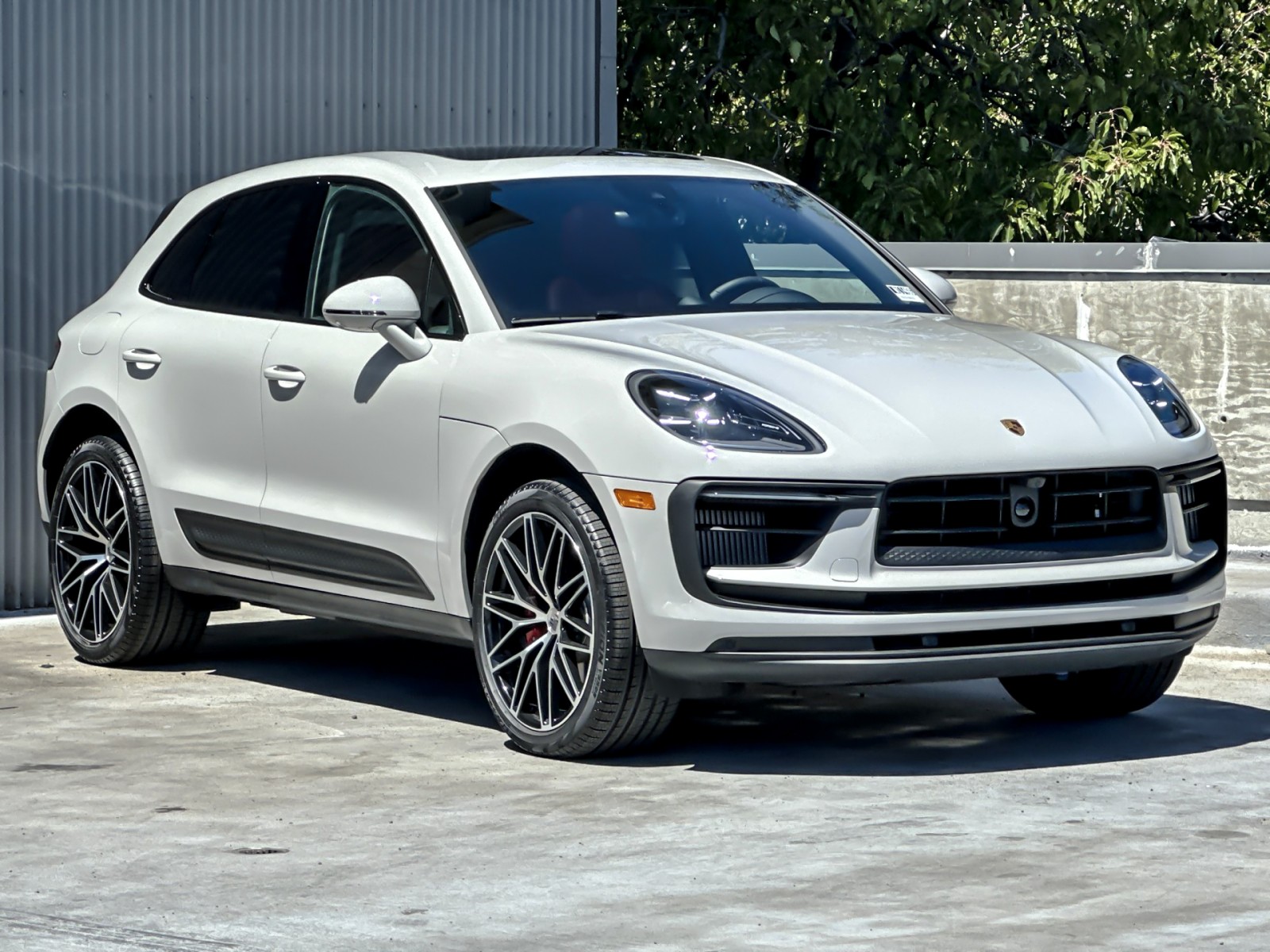 2025 Porsche Macan S photo 8