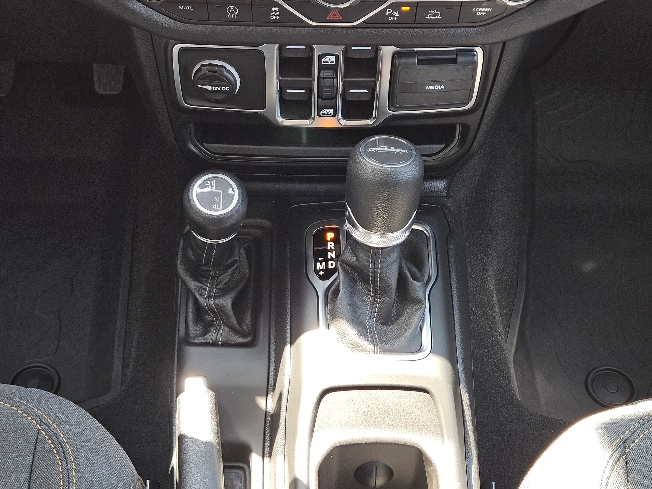 2025 Jeep Gladiator Sport S photo 11
