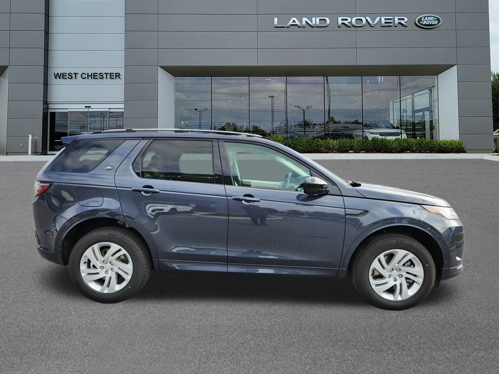 2025 Land Rover Discovery Sport S photo 4
