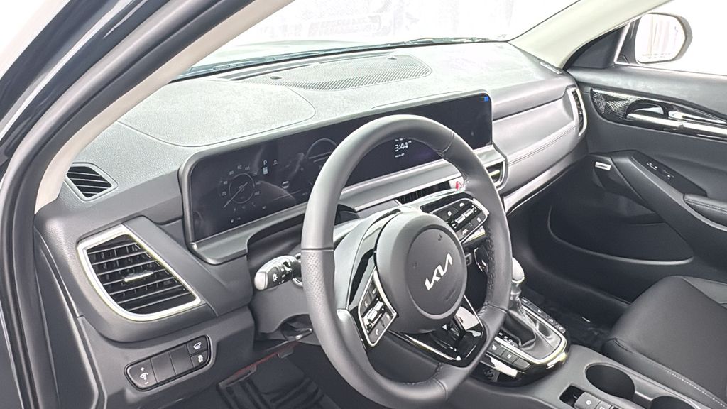 2026 Kia Seltos SX photo 33