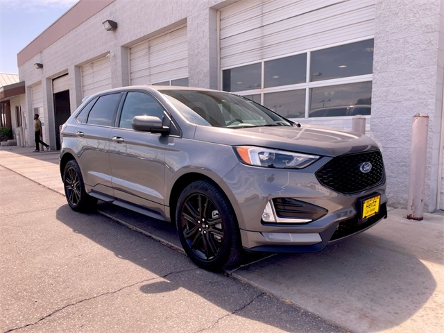 2024 Ford Edge ST photo 2