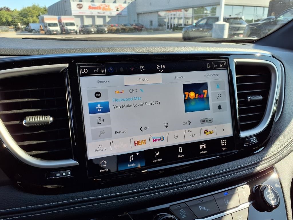 2026 Chrysler Pacifica photo 18