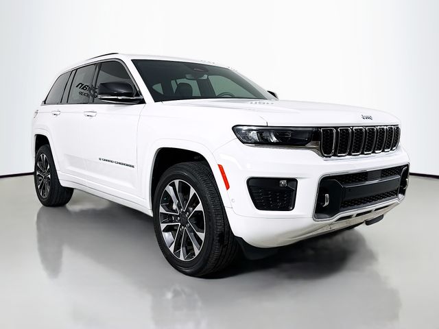 2023 Jeep Grand Cherokee Overland's photo
