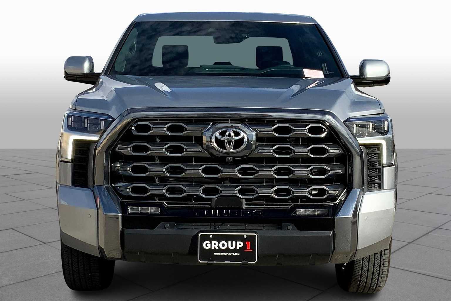 2025 Toyota Tundra Platinum CrewMax photo 3