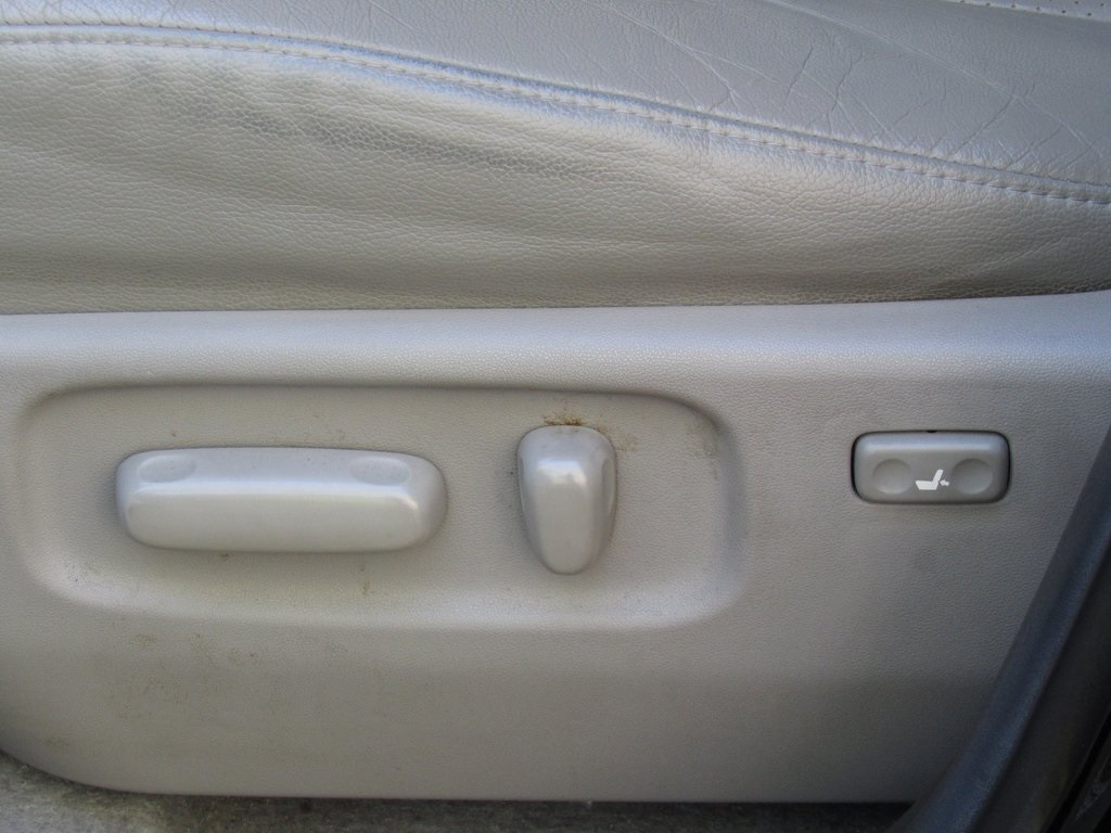 2011 Toyota RAV4 LE photo 13