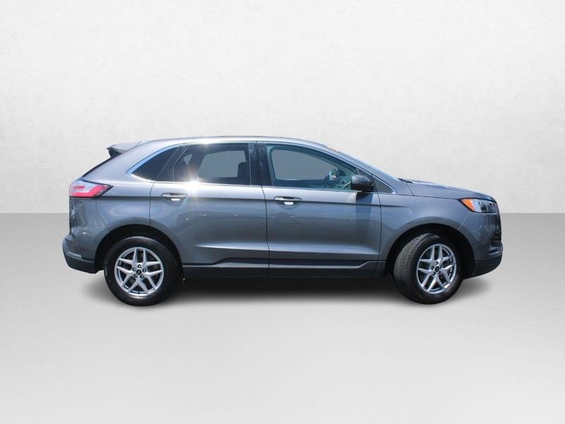 2024 Ford Edge SEL photo 2