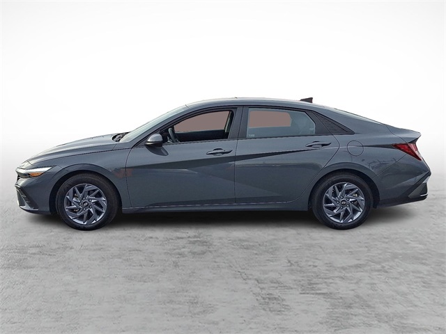 2024 Hyundai Elantra SEL photo 4