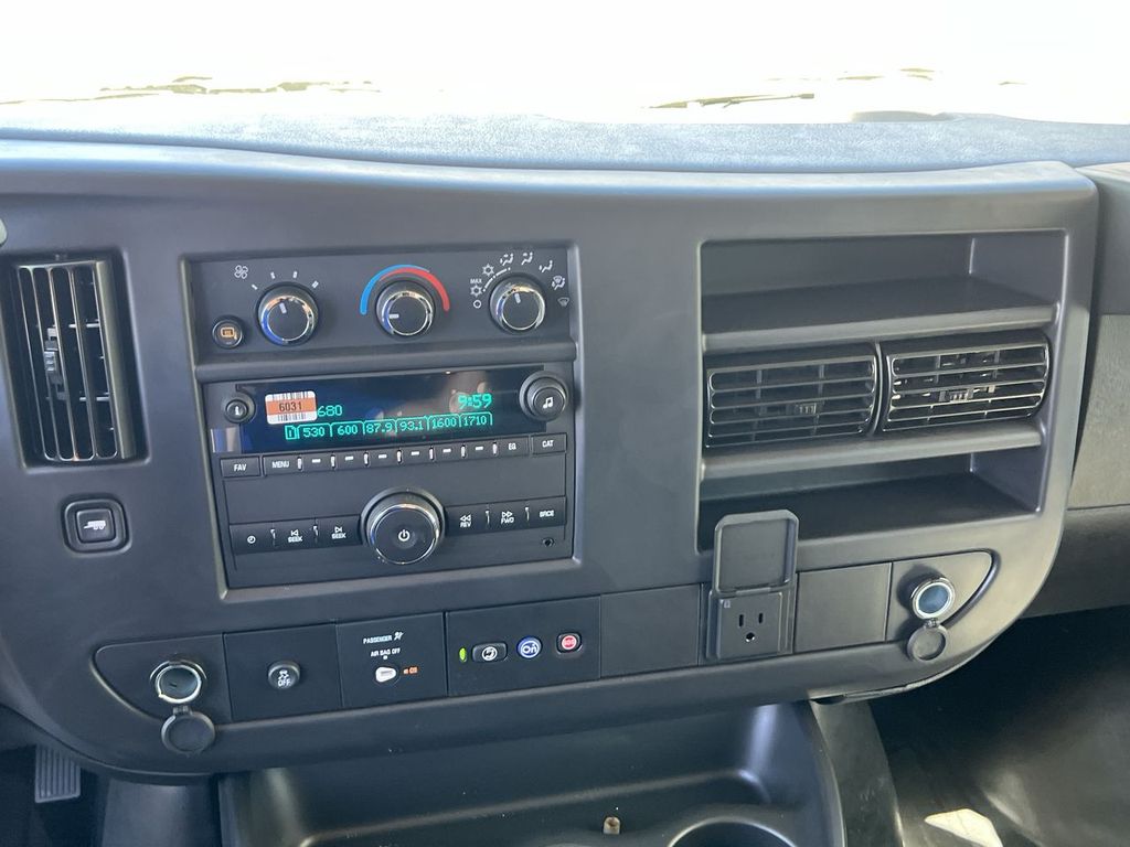 2025 Chevrolet Express Cargo 2500 photo 19
