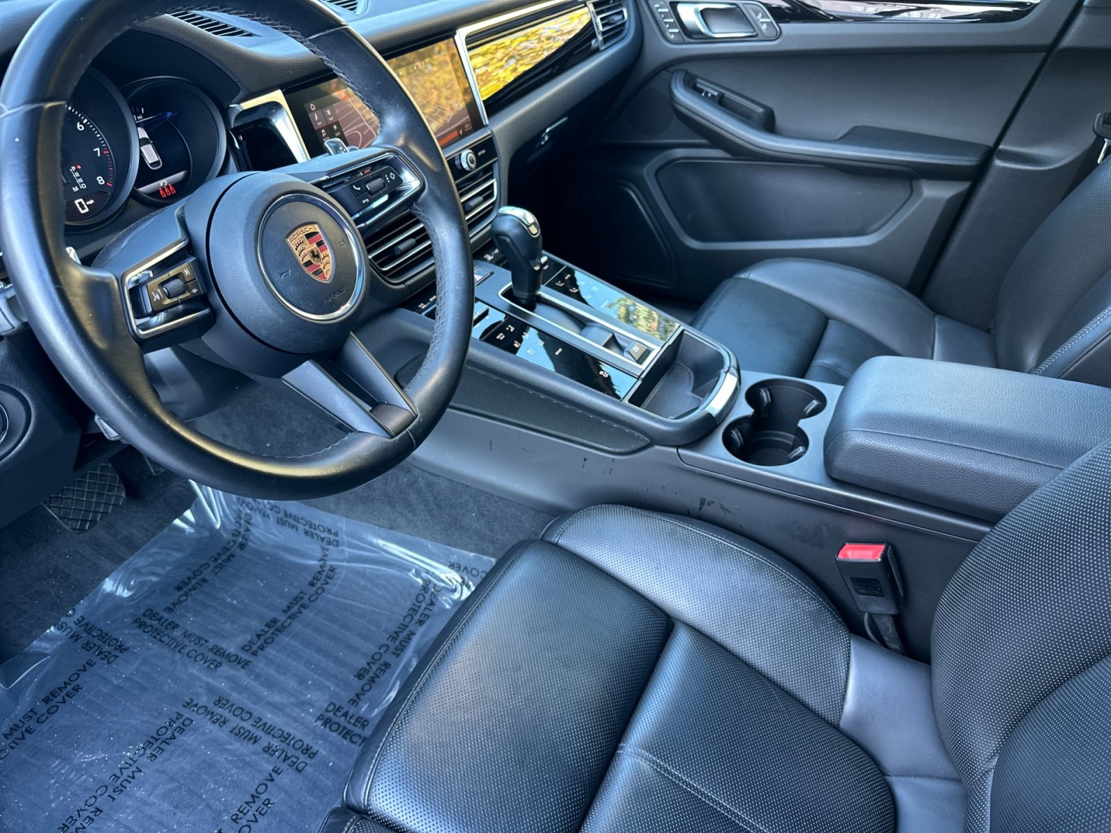 2023 Porsche Macan T photo 2