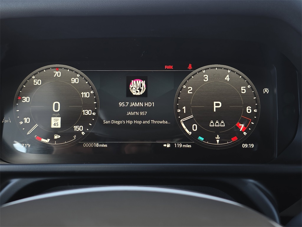 2025 Land Rover Defender 110 X-Dynamic SE photo 17