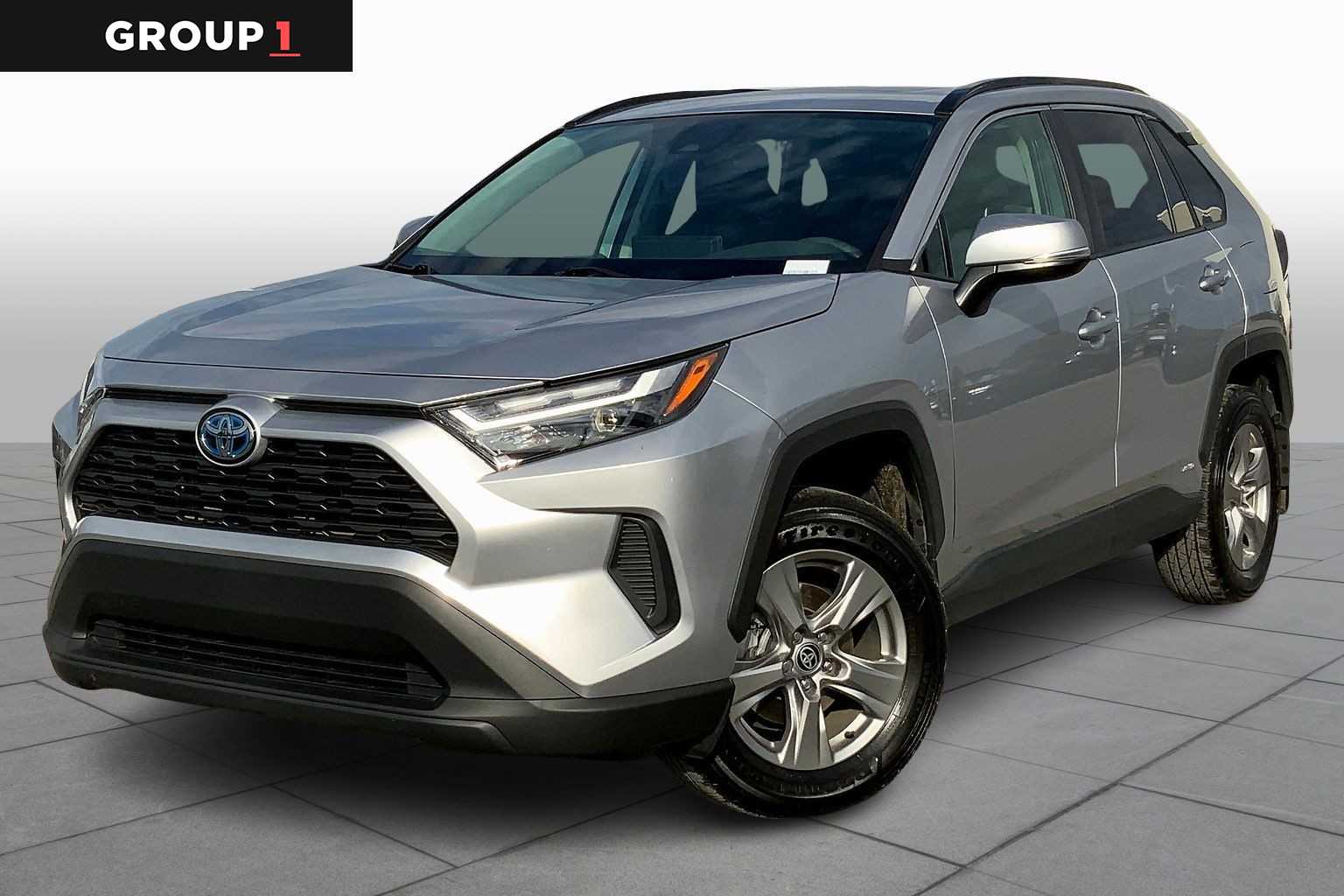 2024 Toyota RAV4 XLE's photo