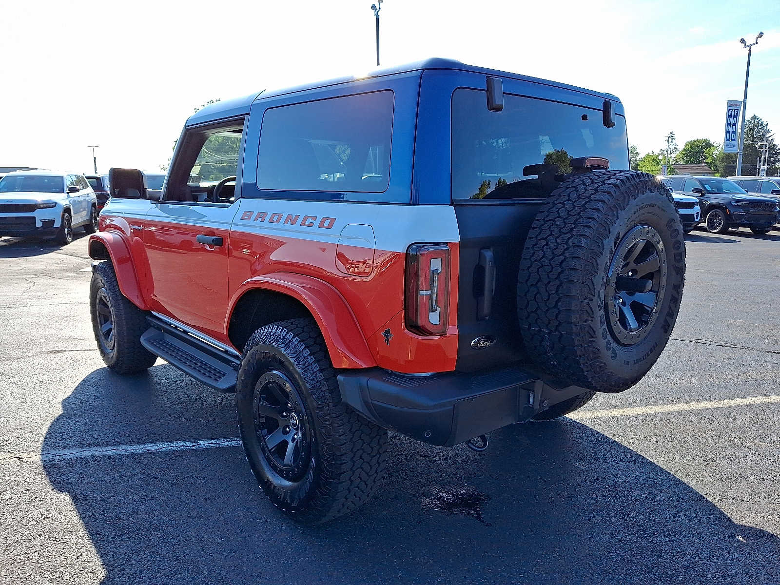 2025 Ford Bronco First Edition photo 2
