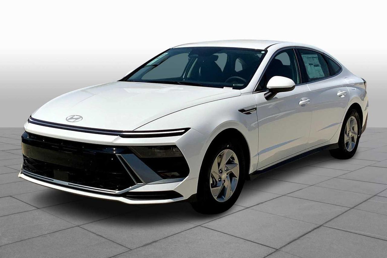 2025 Hyundai Sonata SE's photo
