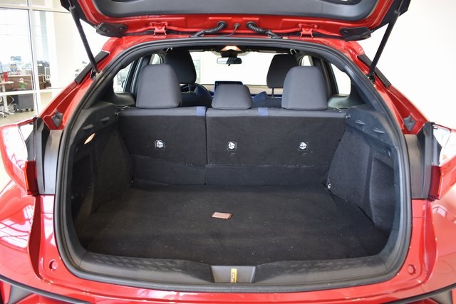 2021 Toyota C-HR XLE photo 9