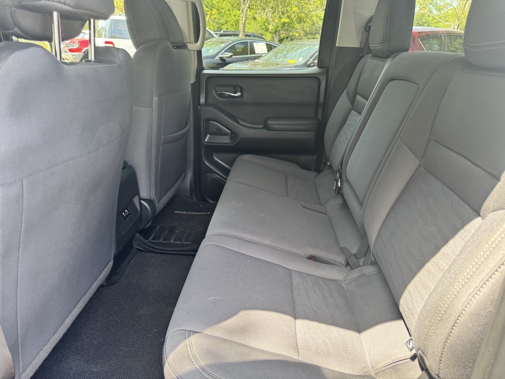 2023 Nissan Frontier SV photo 11