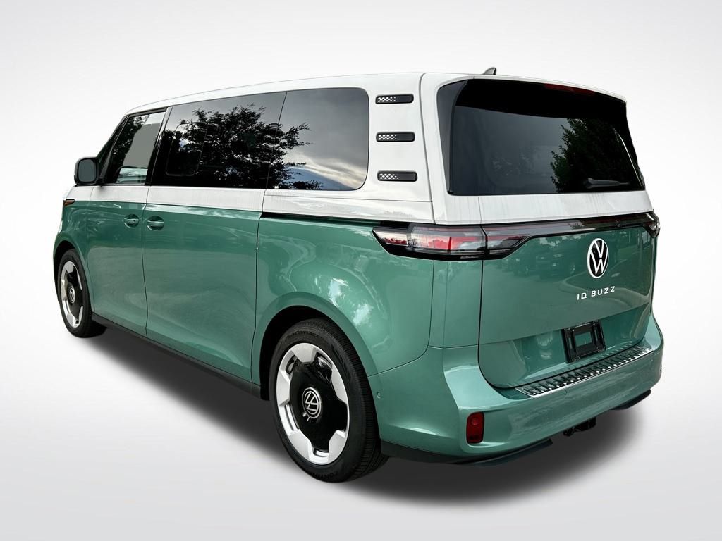 2025 Volkswagen ID. Buzz Pro Plus photo 3