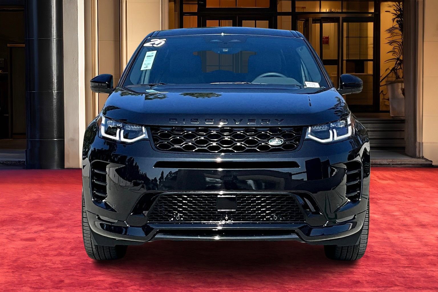 2025 Land Rover Discovery Sport Dynamic SE photo 2