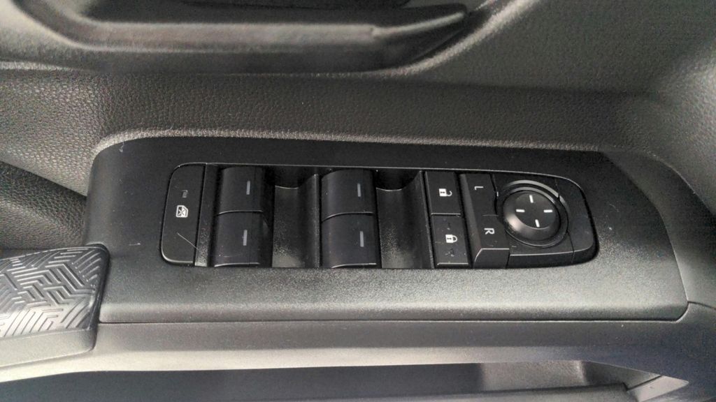 2024 Toyota Tacoma SR5 photo 22