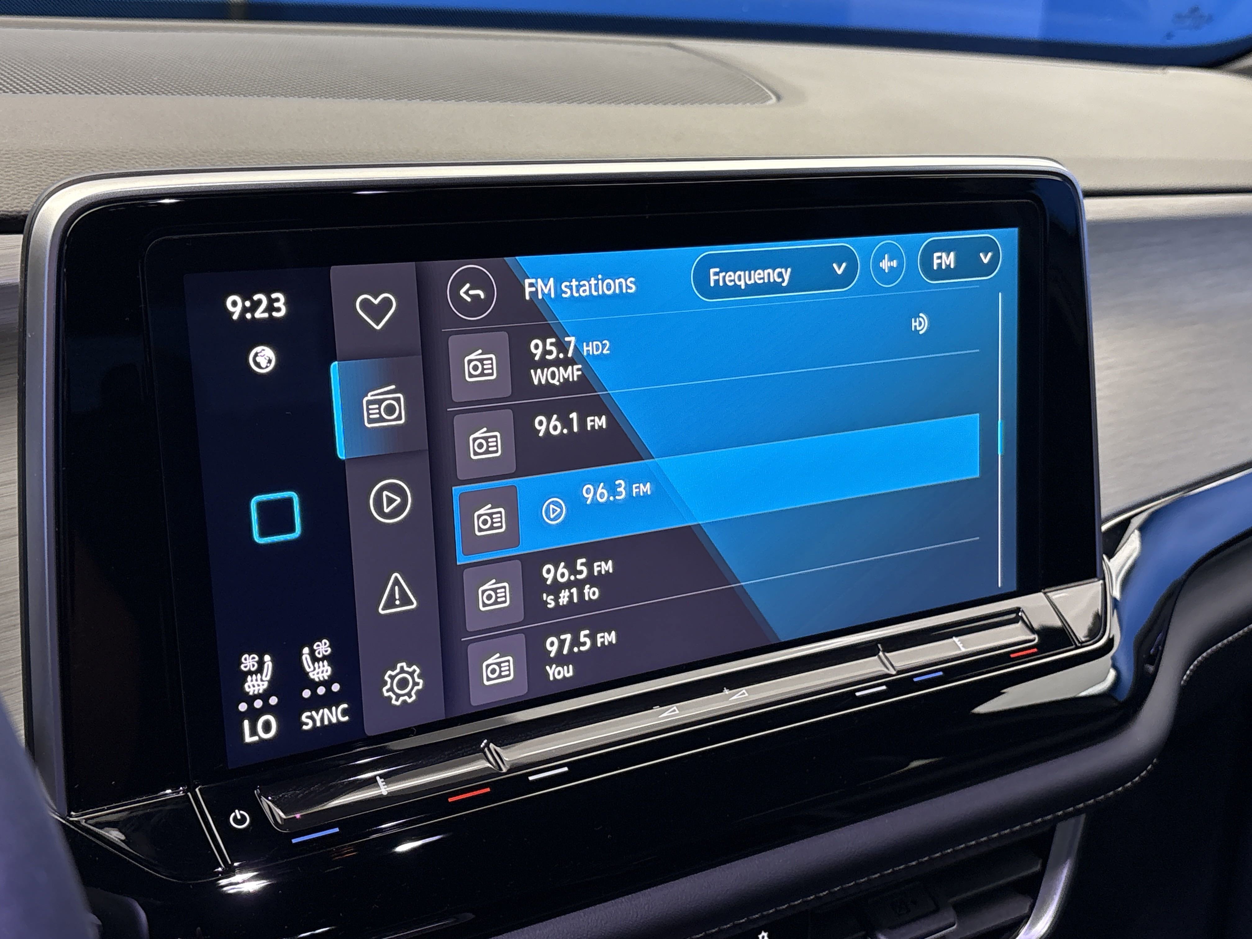 2024 Volkswagen Atlas Cross Sport SE Technology photo 14