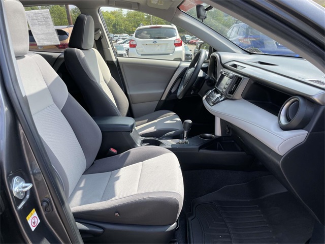 2013 Toyota RAV4 XLE photo 14