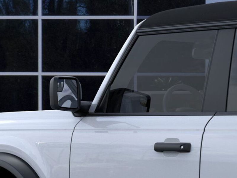 2025 Ford Bronco Base photo 18