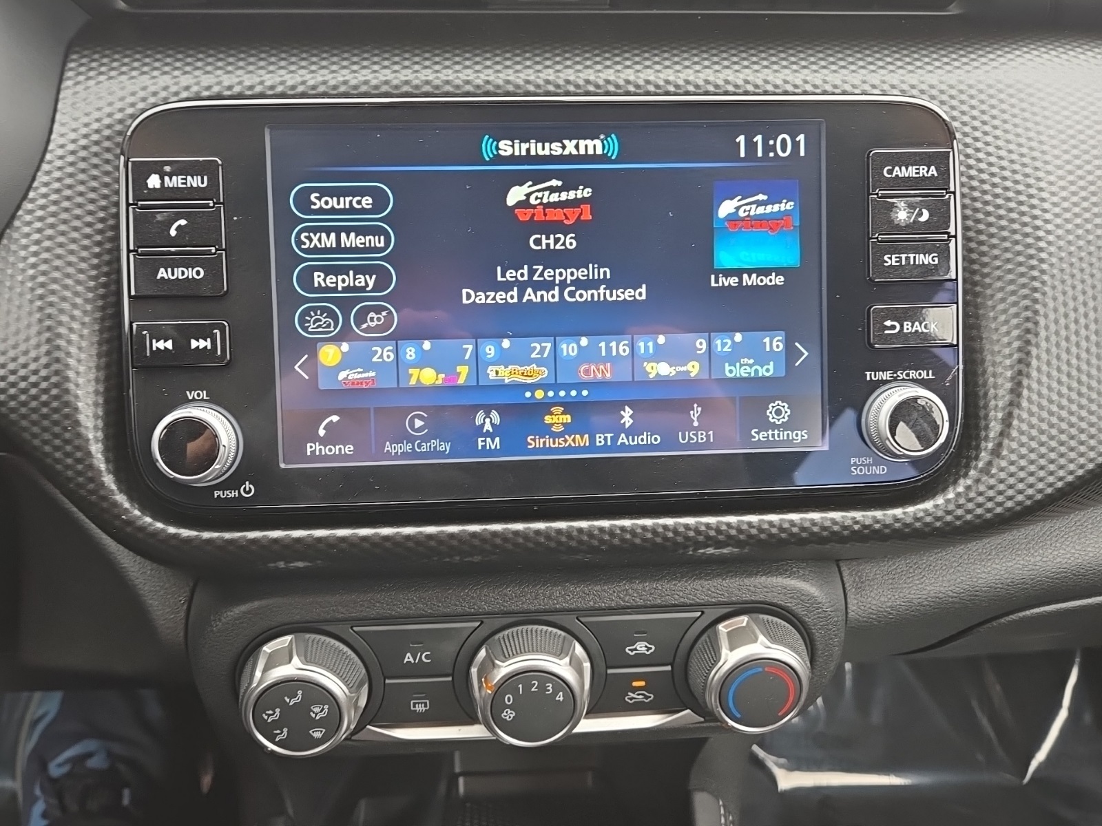 2024 Nissan Kicks SV photo 3