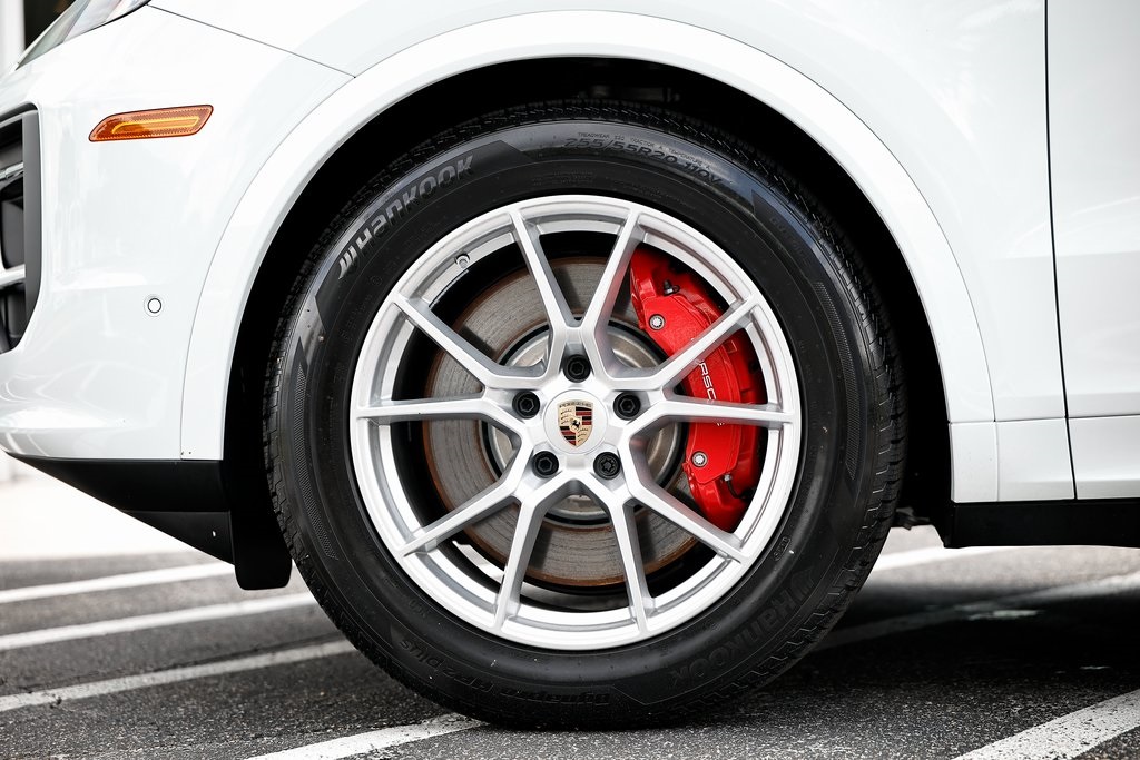 2025 Porsche Cayenne S E-Hybrid photo 12