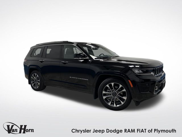 Used 2024 Diamond Black Crystal Pearlcoat Jeep Overland image 1