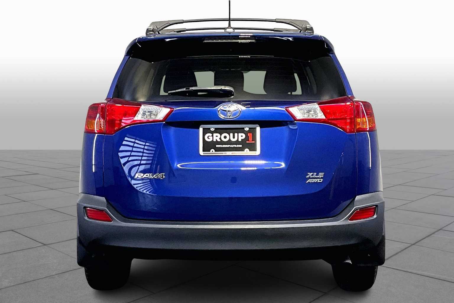 2015 Toyota RAV4 XLE photo 4