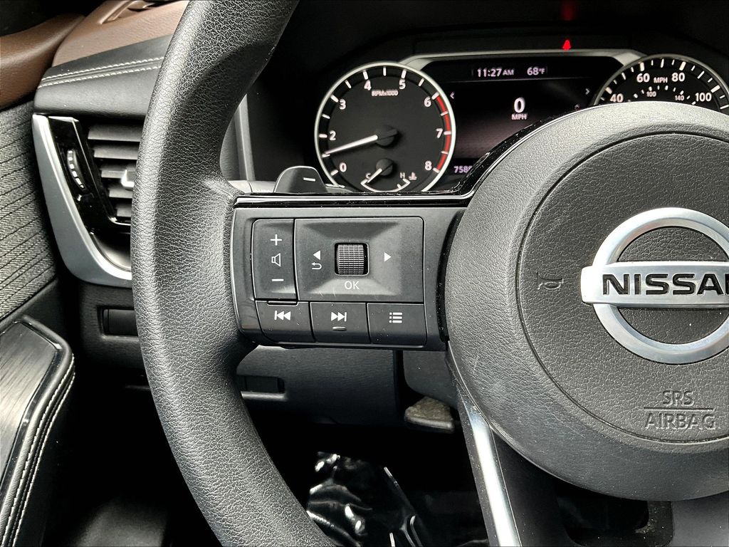2021 Nissan Rogue SV photo 16