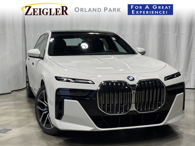 2025 BMW 7 Series 740i's photo