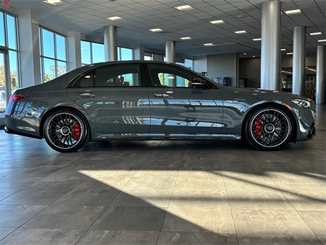 2025 Mercedes Benz S 450 63 e 4MATIC photo 2