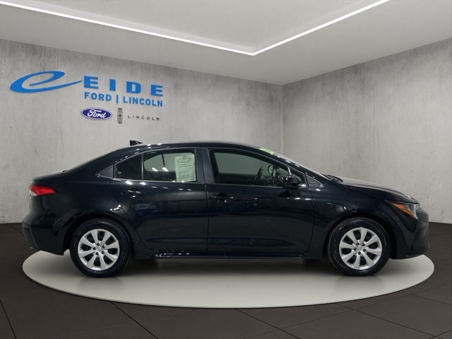 2022 Toyota Corolla LE photo 4