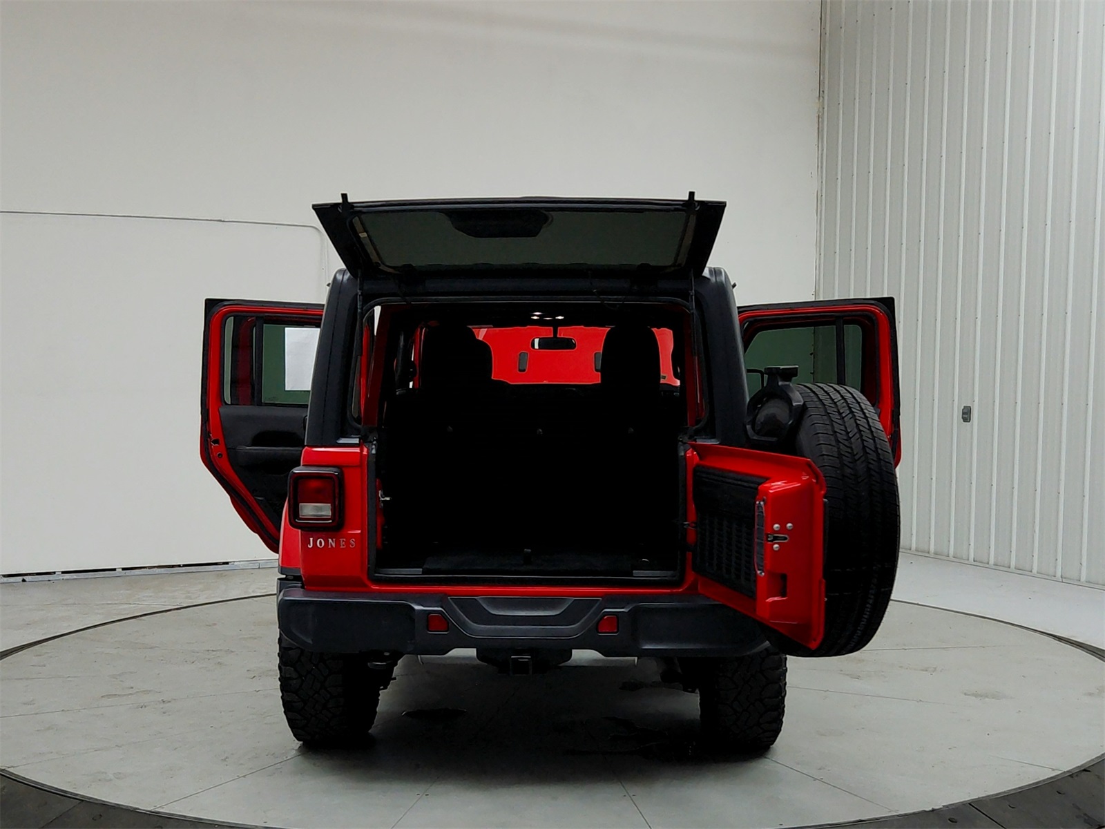2020 Jeep Wrangler Unlimited Sahara photo 14