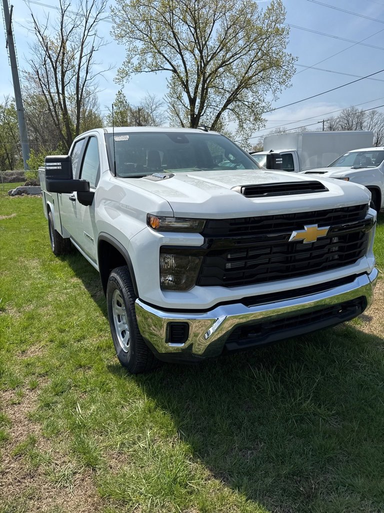 2024 Chevrolet Silverado 3500HD photo 2