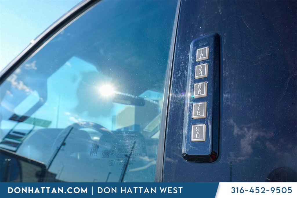 2023 Ford F-150 Lariat photo 28