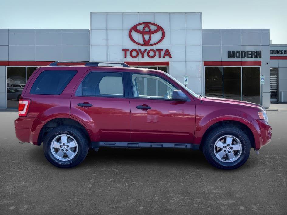 2010 Ford Escape XLT photo 4