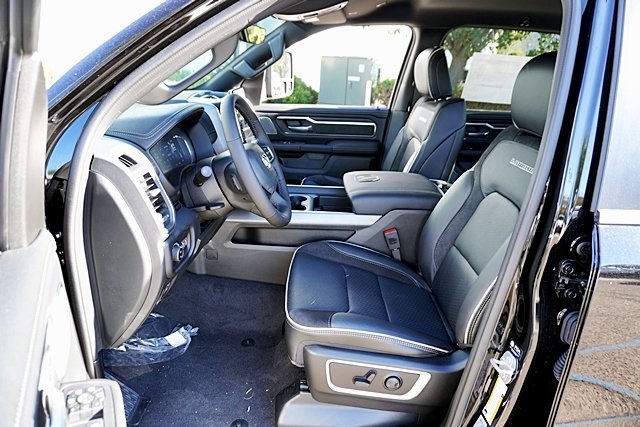 New 2026 Diamond Black Crystal Pearl-Coat Exterior Paint RAM Laramie image 17