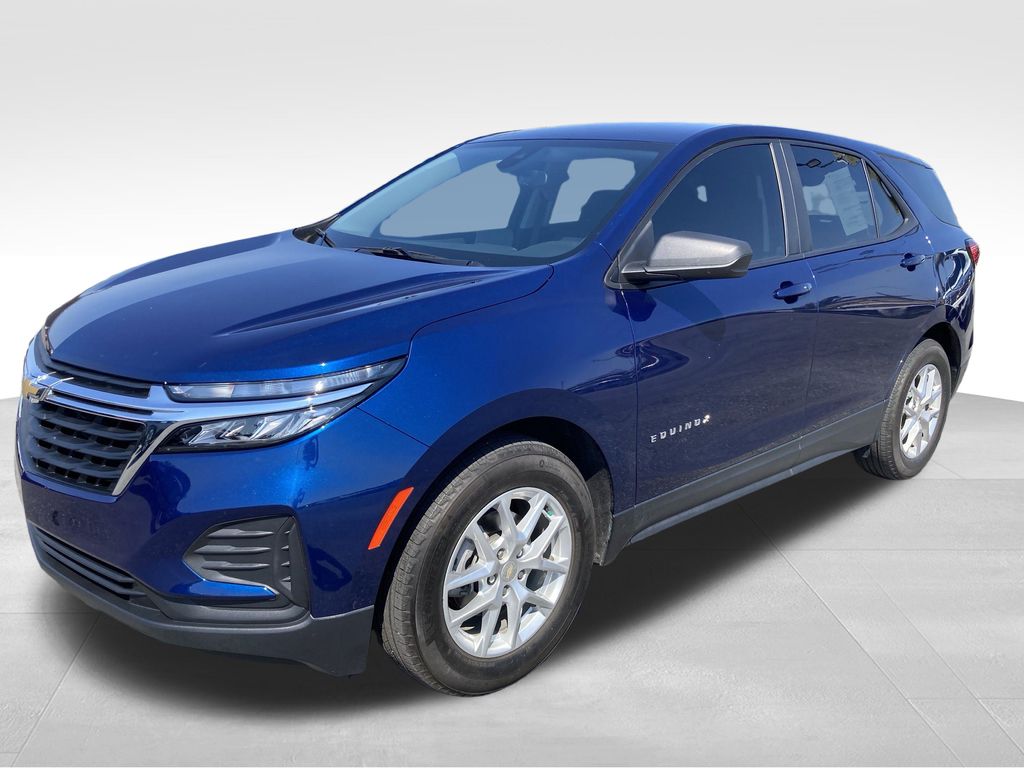 2022 Chevrolet Equinox LS photo 2