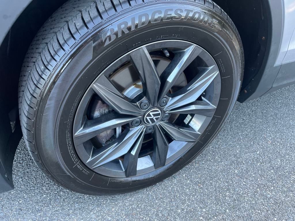2022 Volkswagen Tiguan SE photo 2