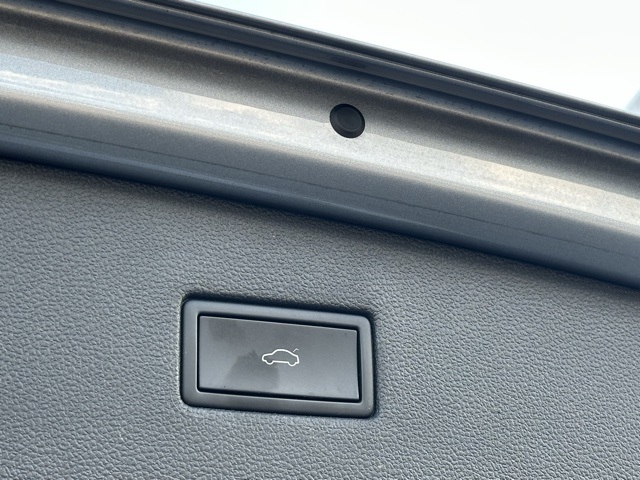 2022 Volkswagen Tiguan SE photo 19