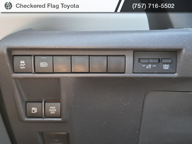 2021 Toyota Sienna LE photo 9
